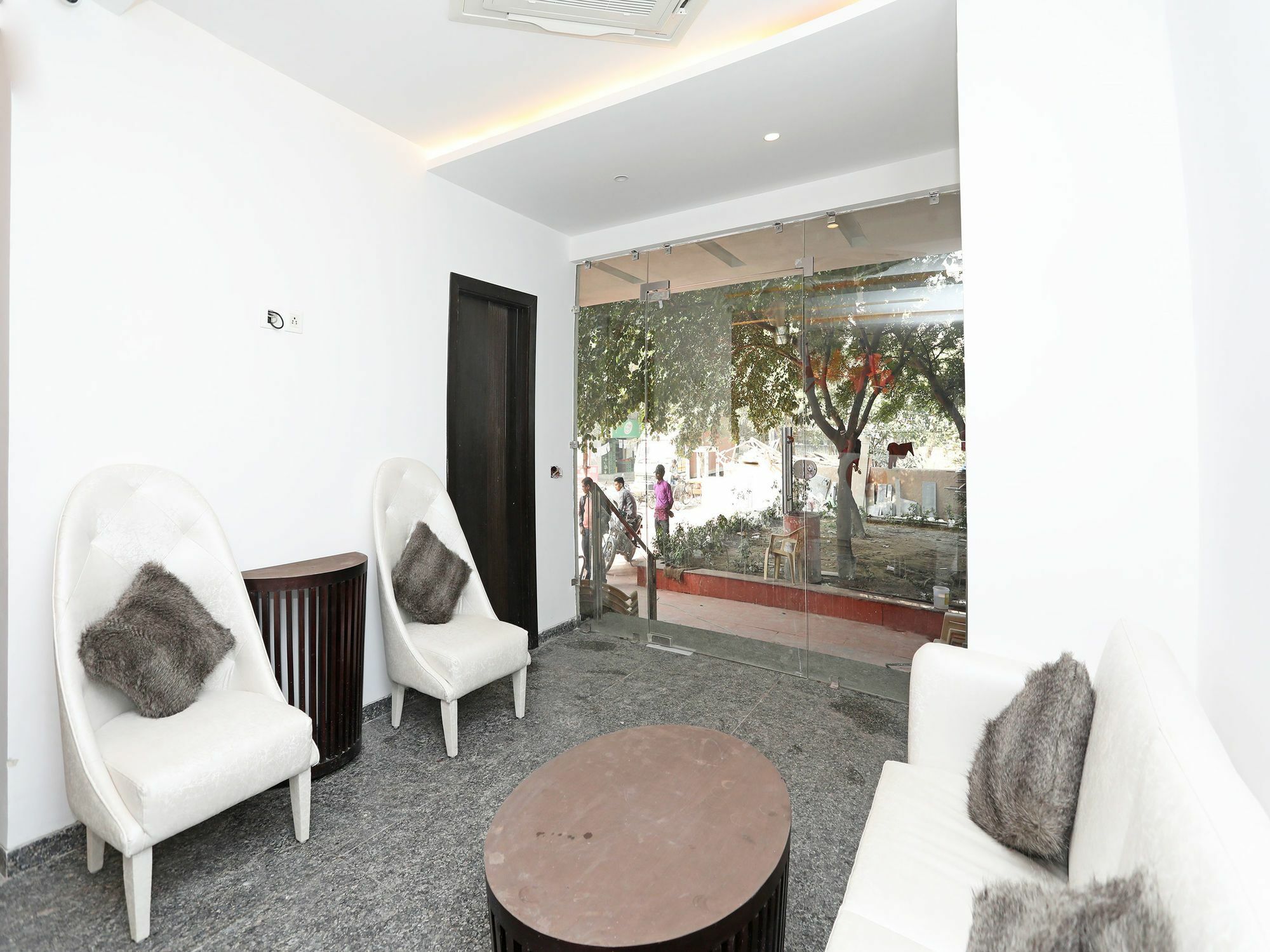 Oyo 11071 Hotel Tisya Δελχί Εξωτερικό φωτογραφία
